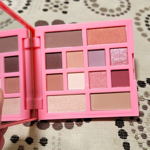 Ciate London Everyday Vacay Eye and Face Palette - Picture 2 of 2